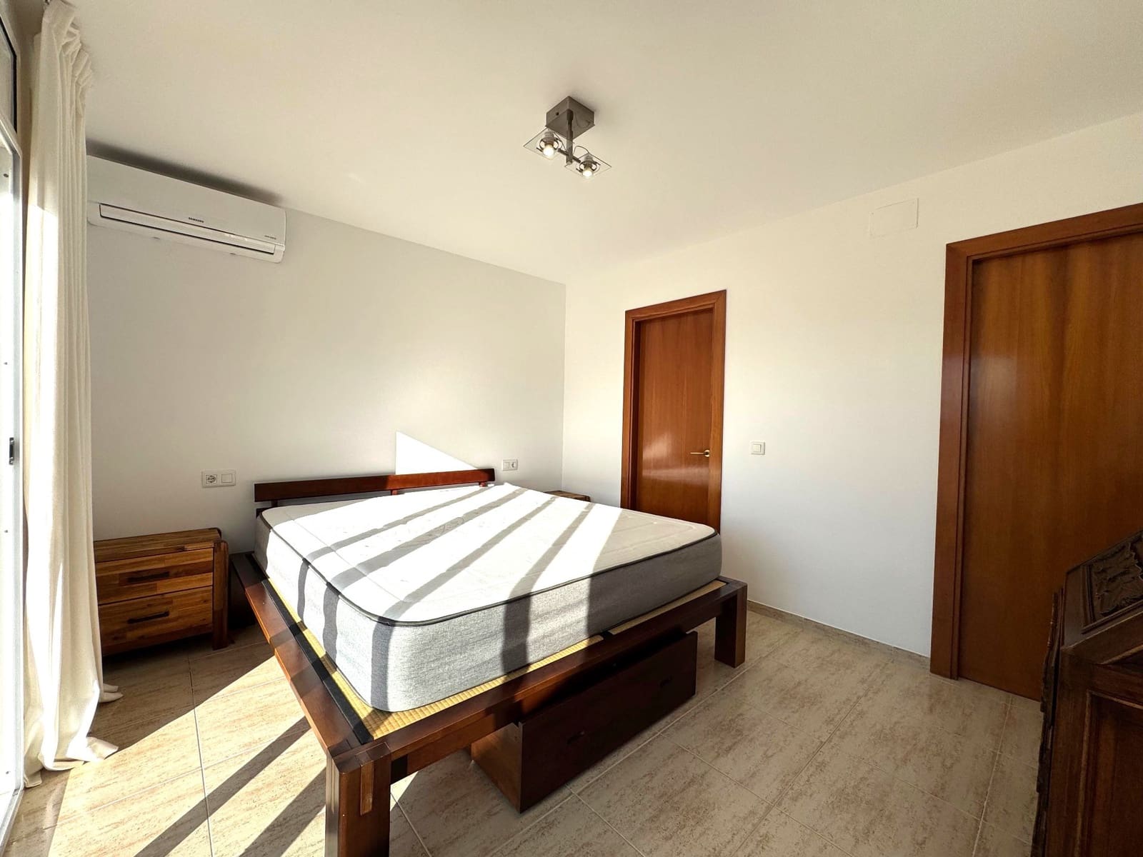 3 makuuhuone Omakotitalo myytävänä paikassa S'Agaro mukana uima-altaan 
autotalli - 580 000 € (Ref: 9489958)