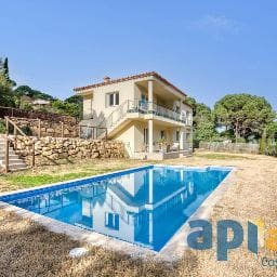 3 bedroom Villa for sale in Santa Cristina d'Aro - € 795,000 (Ref: 9528999)