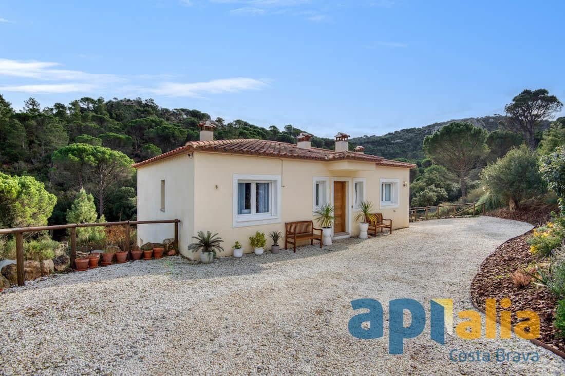 3 bedroom Villa for sale in Santa Cristina d'Aro - € 795,000 (Ref: 9528999)