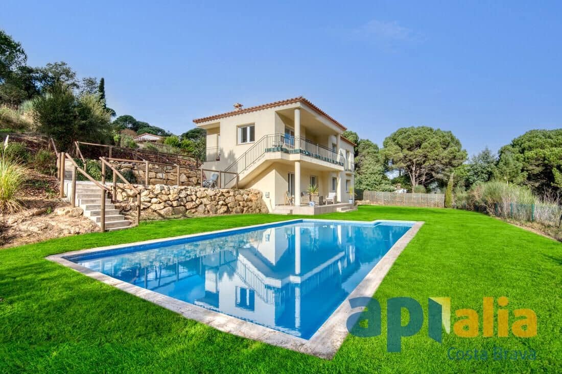 3 bedroom Villa for sale in Santa Cristina d'Aro - € 795,000 (Ref: 9528999)