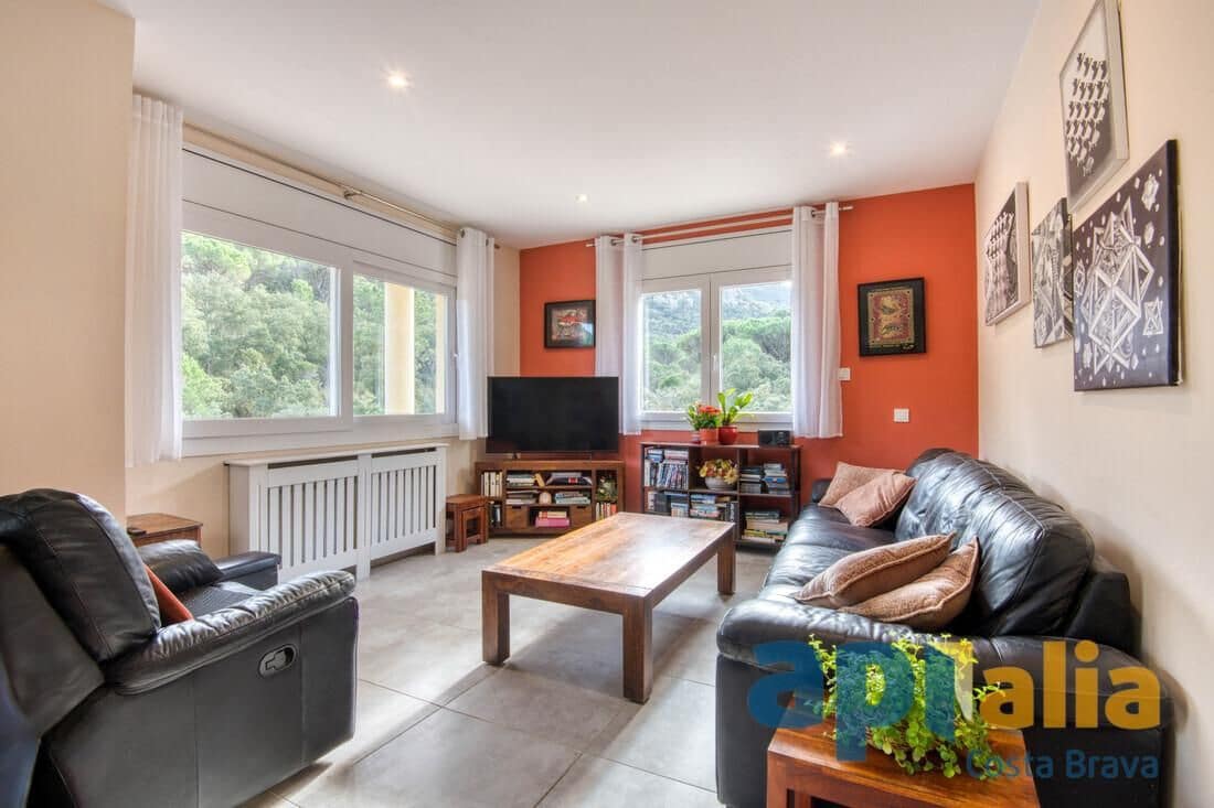 3 bedroom Villa for sale in Santa Cristina d'Aro - € 795,000 (Ref: 9528999)