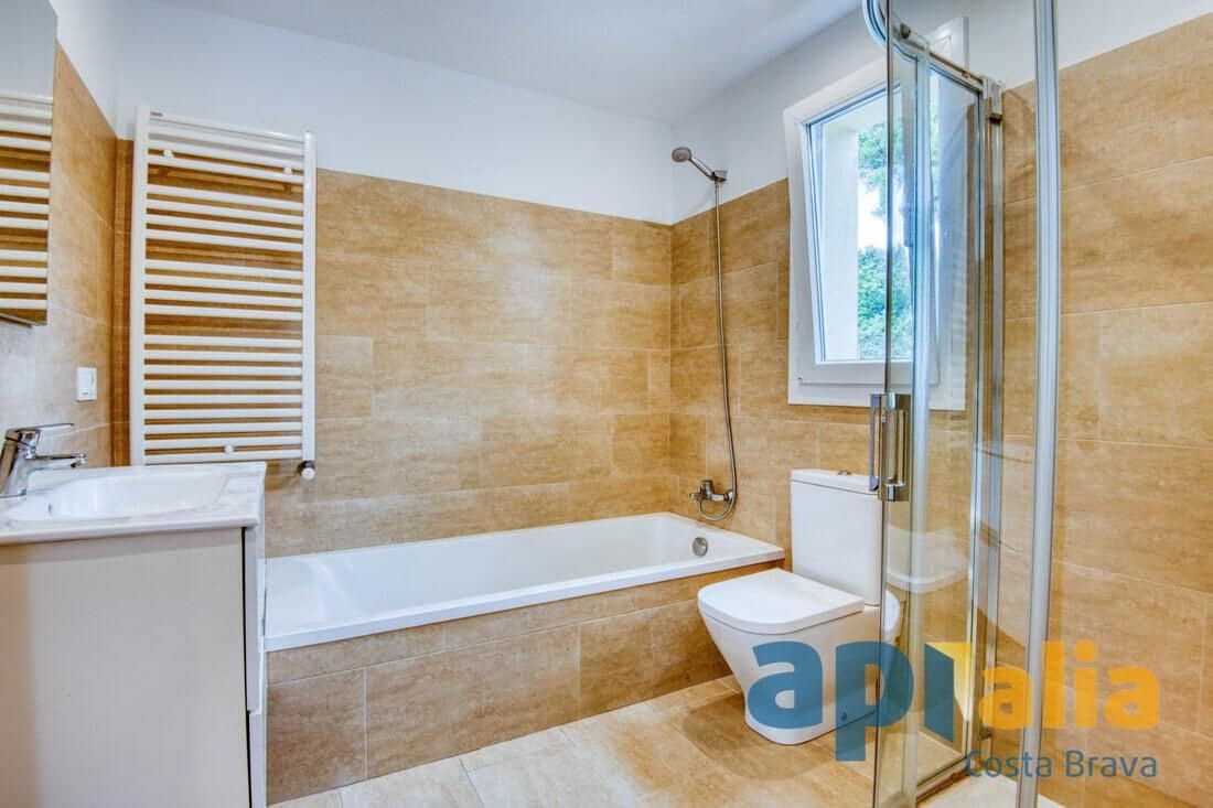 3 bedroom Villa for sale in Santa Cristina d'Aro - € 795,000 (Ref: 9528999)