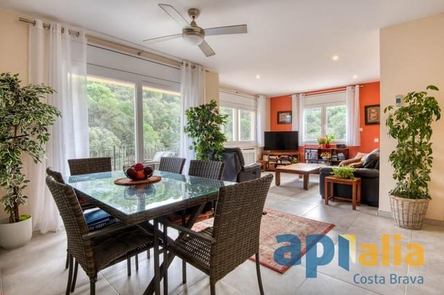 3 bedroom Villa for sale in Santa Cristina d'Aro - € 795,000 (Ref: 9528999)