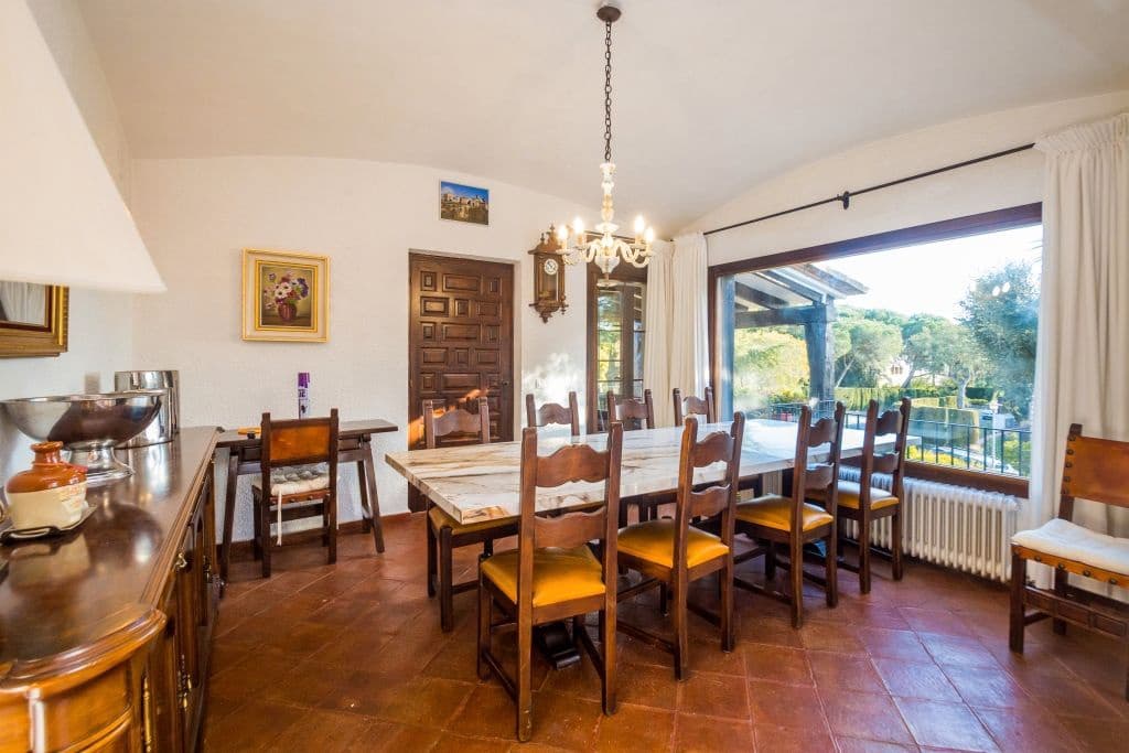 4 makuuhuone Huvila myytävänä paikassa Castell d'Aro mukana uima-altaan 
autotalli - 1 100 000 € (Ref: 9592068)