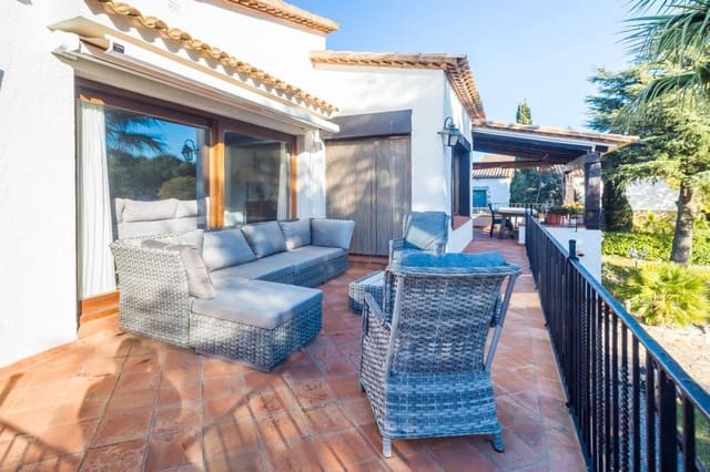 4 makuuhuone Huvila myytävänä paikassa Castell d'Aro, Castell-Platja d'Aro mukana uima-altaan 
autotalli - 1 100 000 € (Ref: 9592068)
