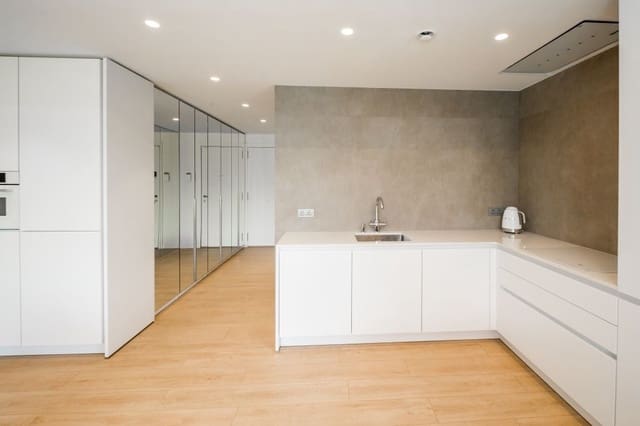 Apartamento Playa de 3 habitaciones en Platja d'Aro, Castell-Platja d'Aro en venta con piscina garaje - 750.000 € (Ref: 9619807)