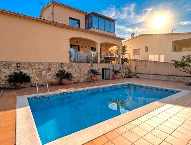4 camera da letto Villa in vendita in Castell d'Aro, Castell-Platja d'Aro con piscina garage - 625.000 € (Rif: 9639653)