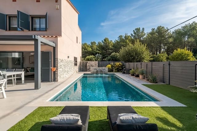 4 chambre Villa/Maison à vendre à Platja d'Aro, Castell-Platja d'Aro avec piscine garage - 880 000 € (Ref: 9691410)