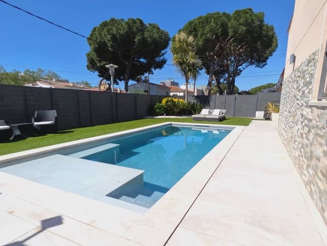 4 slaapkamer Villa te koop in Platja d'Aro, Castell-Platja d'Aro met zwembad garage - € 880.000 (Ref: 9691410)