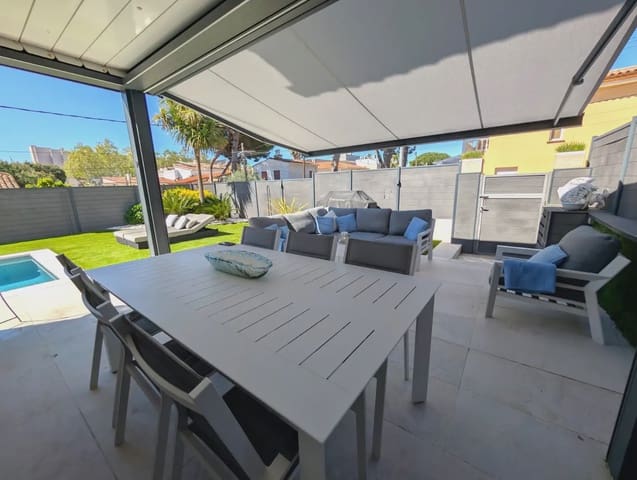 4 slaapkamer Villa te koop in Platja d'Aro, Castell-Platja d'Aro met zwembad garage - € 880.000 (Ref: 9691410)
