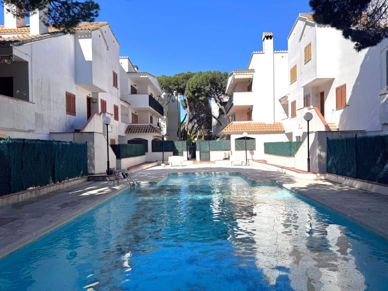 2 bedroom Beach Apartment for sale in Platja d'Aro with pool - € 285,000 (Ref: 9708077)