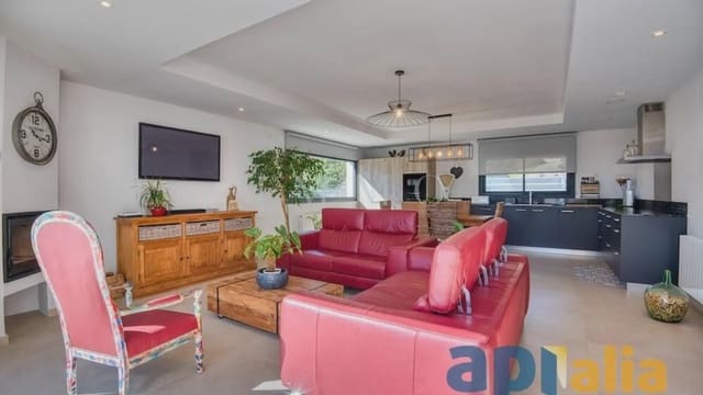 4 chambre Villa/Maison à vendre à Castell d'Aro, Castell-Platja d'Aro avec piscine - 790 000 € (Ref: 9733587)