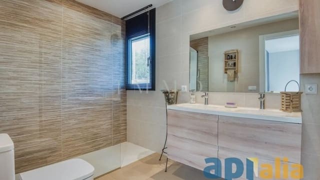 4 chambre Villa/Maison à vendre à Castell d'Aro, Castell-Platja d'Aro avec piscine - 790 000 € (Ref: 9733587)