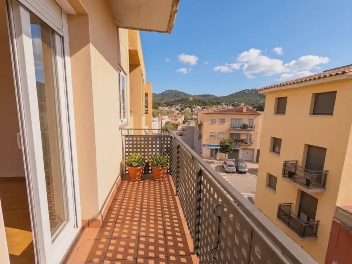 Ático de 3 habitaciones en Santa Cristina d'Aro en venta con piscina - 295.000 € (Ref: 9778999)