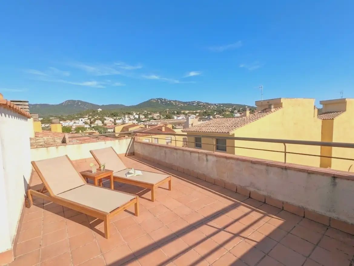 Ático de 3 habitaciones en Santa Cristina d'Aro en venta con piscina - 295.000 € (Ref: 9778999)