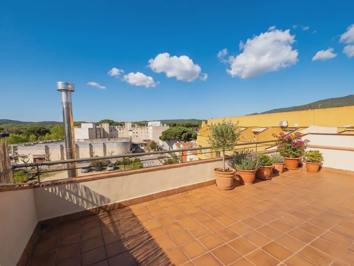 Ático de 3 habitaciones en Santa Cristina d'Aro en venta con piscina - 295.000 € (Ref: 9778999)