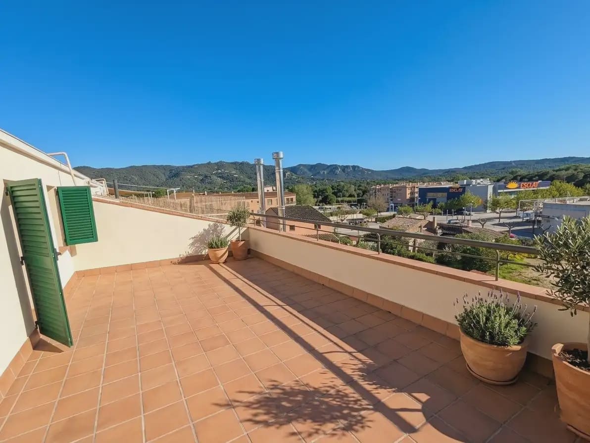Ático de 3 habitaciones en Santa Cristina d'Aro en venta con piscina - 295.000 € (Ref: 9778999)