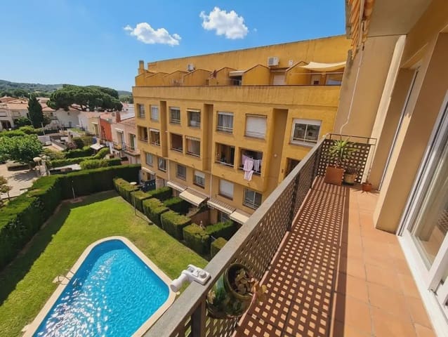 Ático de 3 habitaciones en Santa Cristina d'Aro en venta con piscina - 295.000 € (Ref: 9778999)