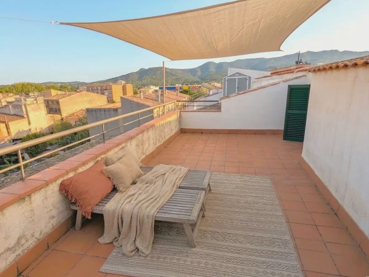 Ático de 3 habitaciones en Santa Cristina d'Aro en venta con piscina - 295.000 € (Ref: 9778999)