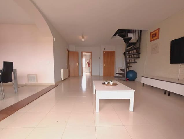 Ático de 3 habitaciones en Santa Cristina d'Aro en venta con piscina - 295.000 € (Ref: 9778999)