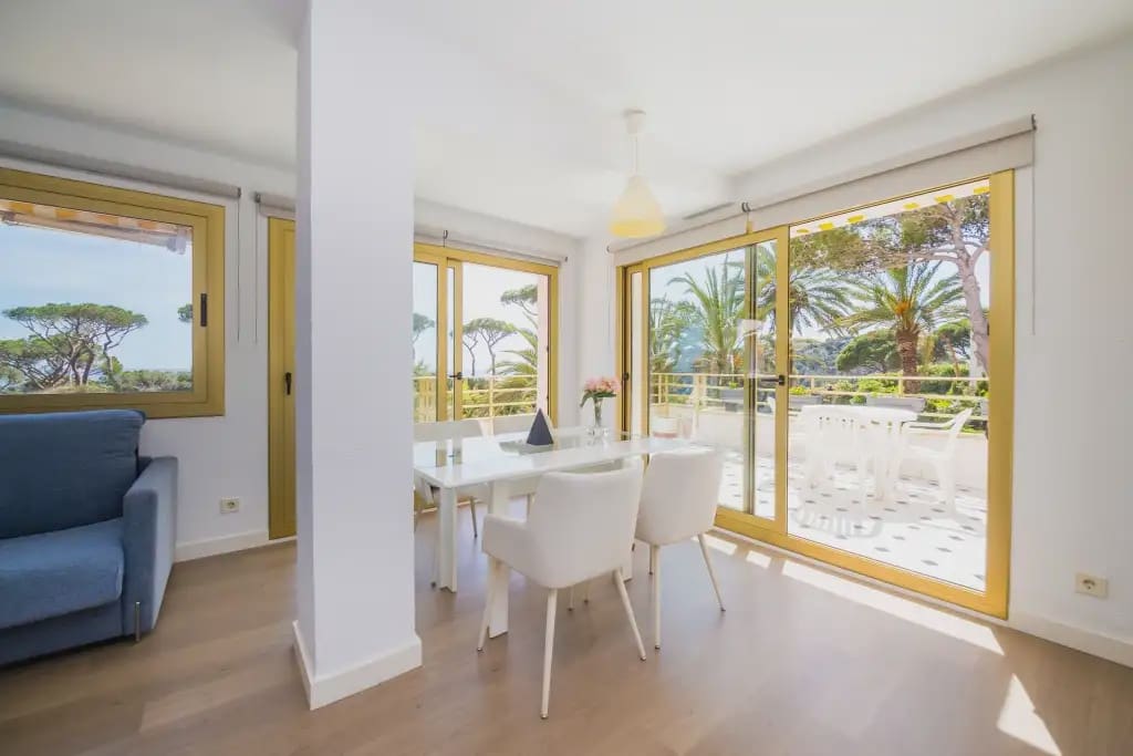 1 sypialnia Apartament przy plaży na sprzedaż w S'Agaro z basenem garażem - 335 000 € (Ref: 9794923)