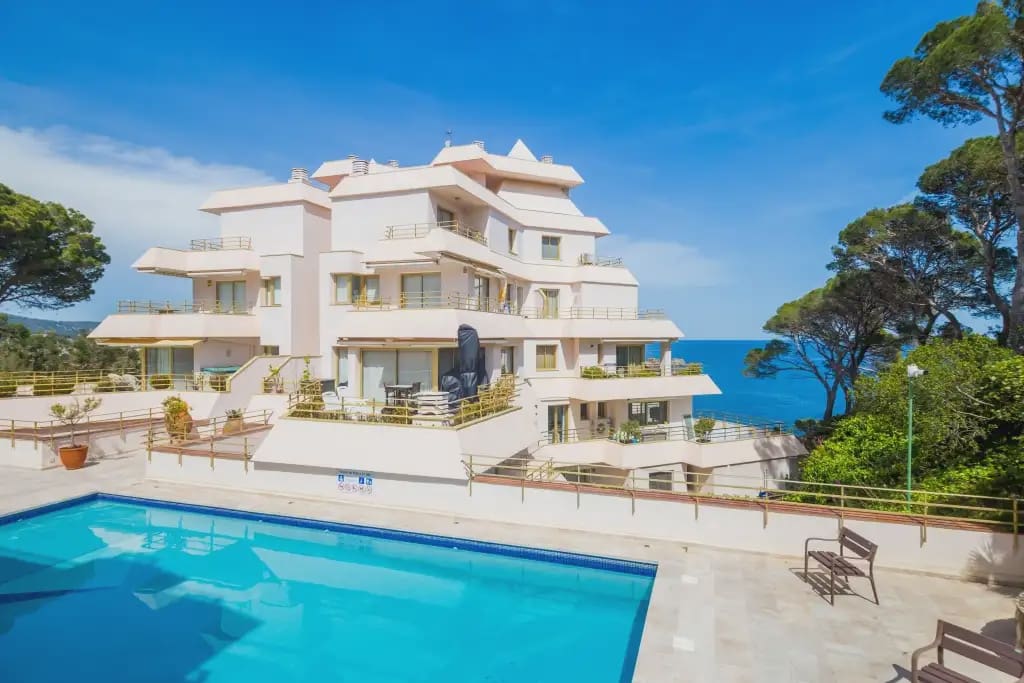 1 sypialnia Apartament przy plaży na sprzedaż w S'Agaro z basenem garażem - 335 000 € (Ref: 9794923)