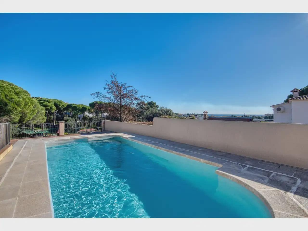 4 chambre Villa/Maison à vendre à S'Agaro avec piscine garage - 850 000 € (Ref: 9795603)