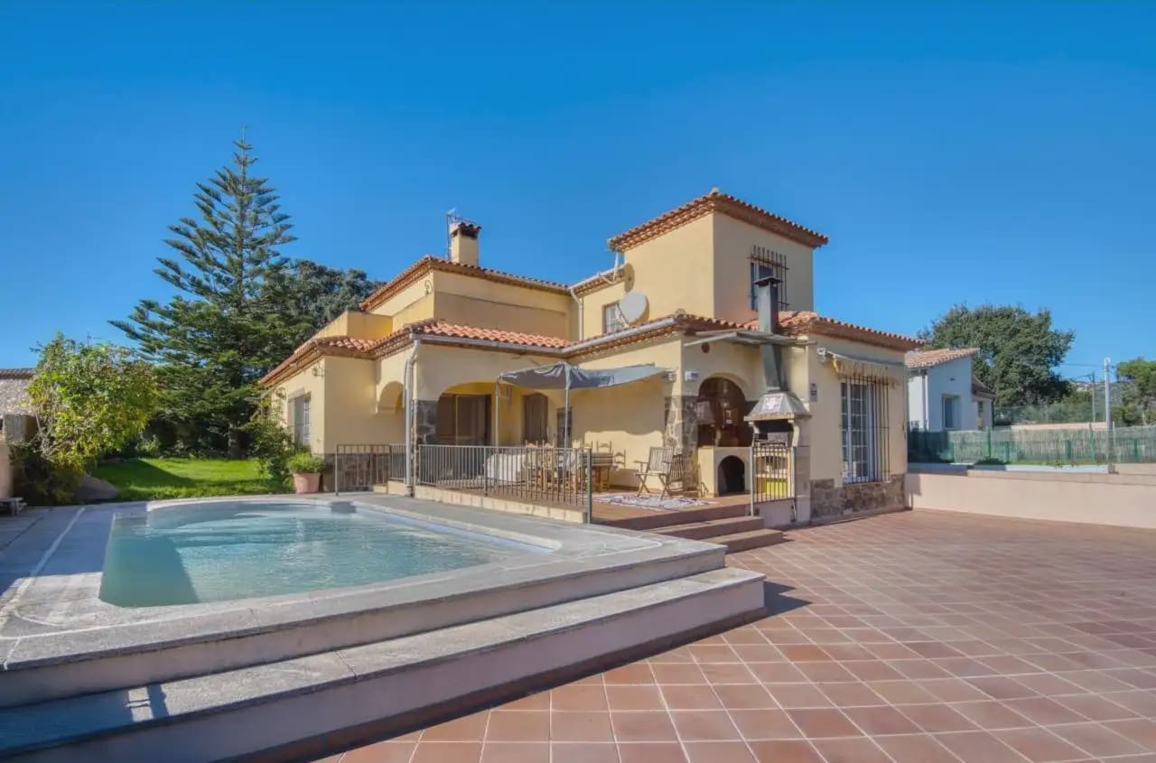 4 chambre Villa/Maison à vendre à S'Agaro avec piscine garage - 850 000 € (Ref: 9795603)