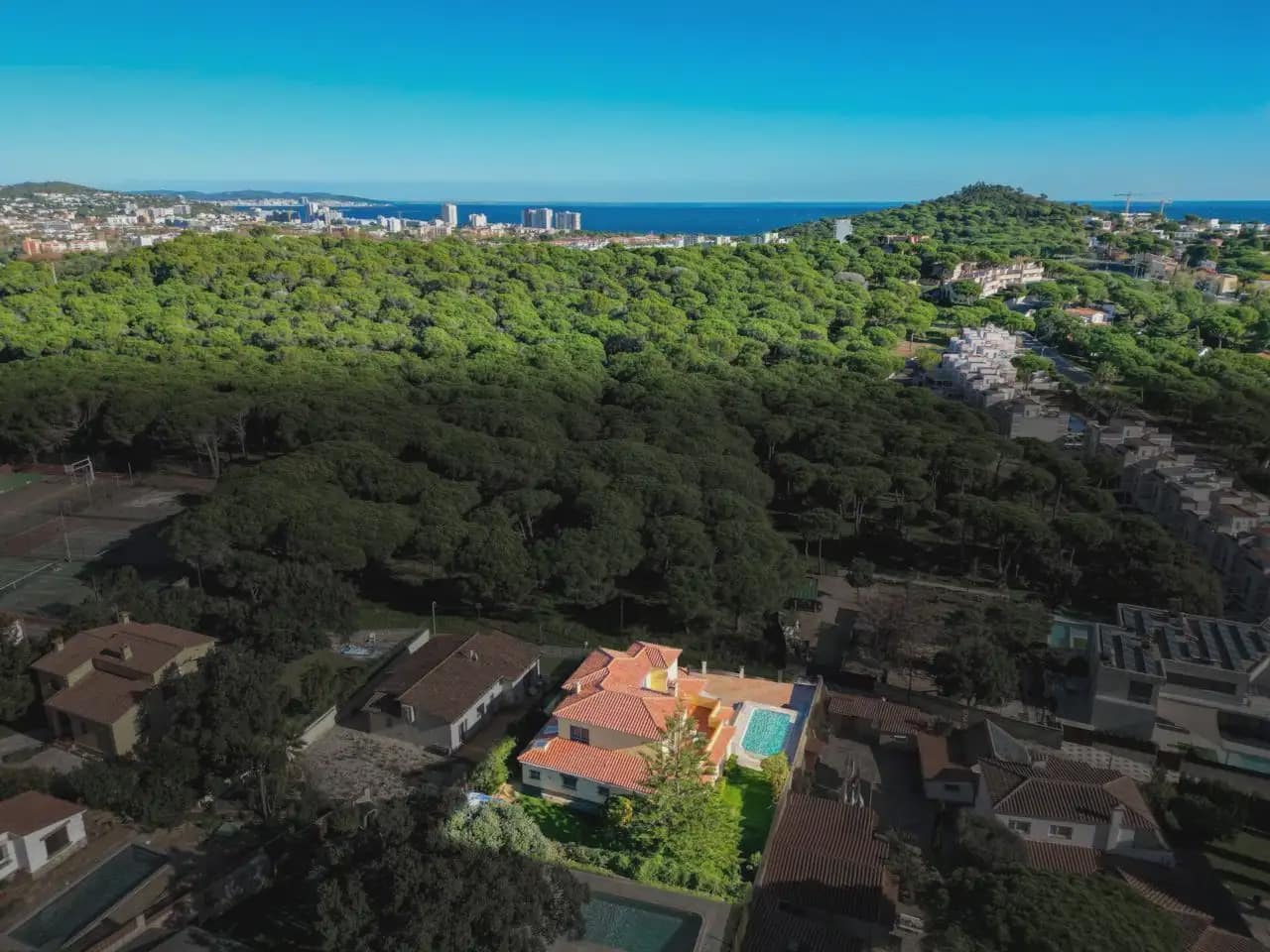 4 chambre Villa/Maison à vendre à S'Agaro avec piscine garage - 850 000 € (Ref: 9795603)