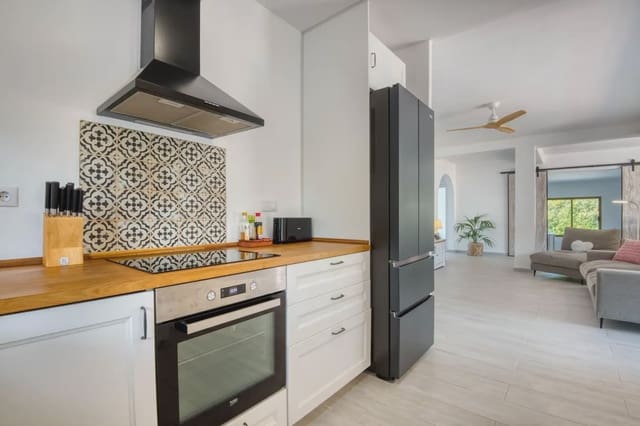 4 slaapkamer Villa te koop in Santa Cristina d'Aro met zwembad garage - € 495.000 (Ref: 9818726)