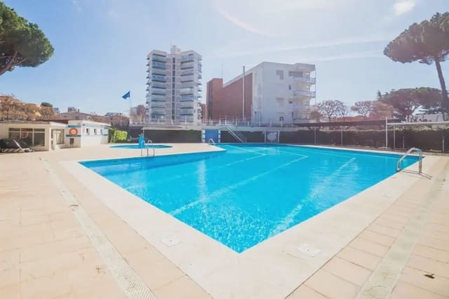 Apartamento de 2 habitaciones en Platja d'Aro, Castell-Platja d'Aro en venta con piscina garaje - 303.000 € (Ref: 9820803)