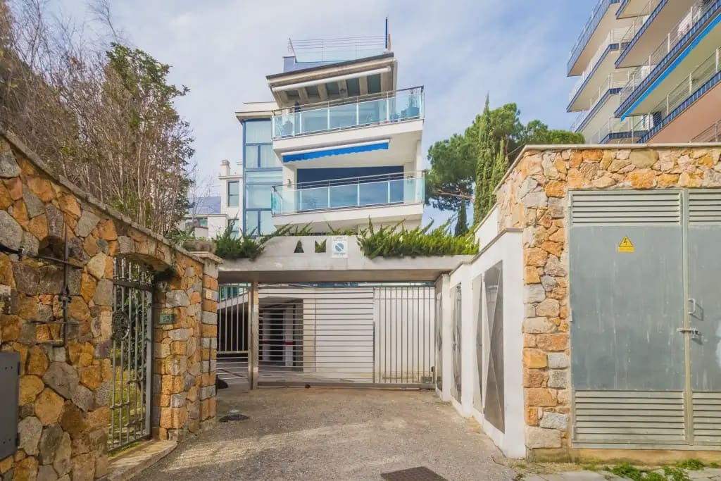 Flat for sale in Platja d'Aro with pool garage - € 665,000 (Ref: 9825811)