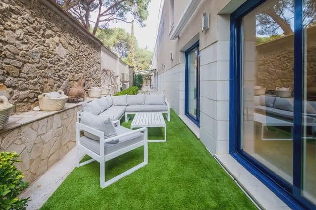 Flat te koop in Platja d'Aro, Castell-Platja d'Aro met zwembad garage - € 665.000 (Ref: 9825811)