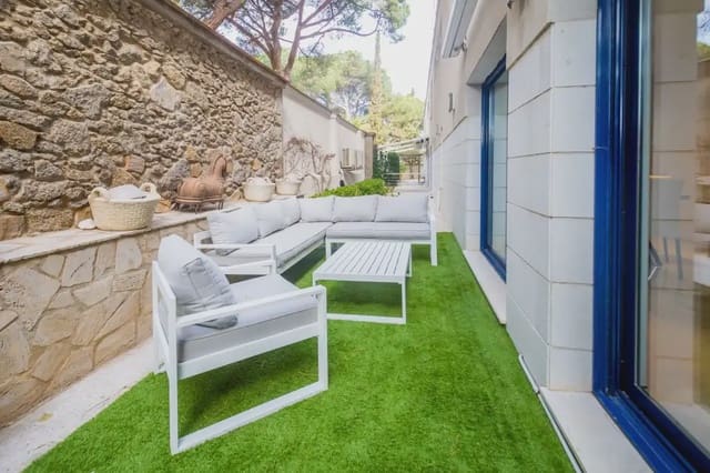 Flat te koop in Platja d'Aro, Castell-Platja d'Aro met zwembad garage - € 665.000 (Ref: 9825811)