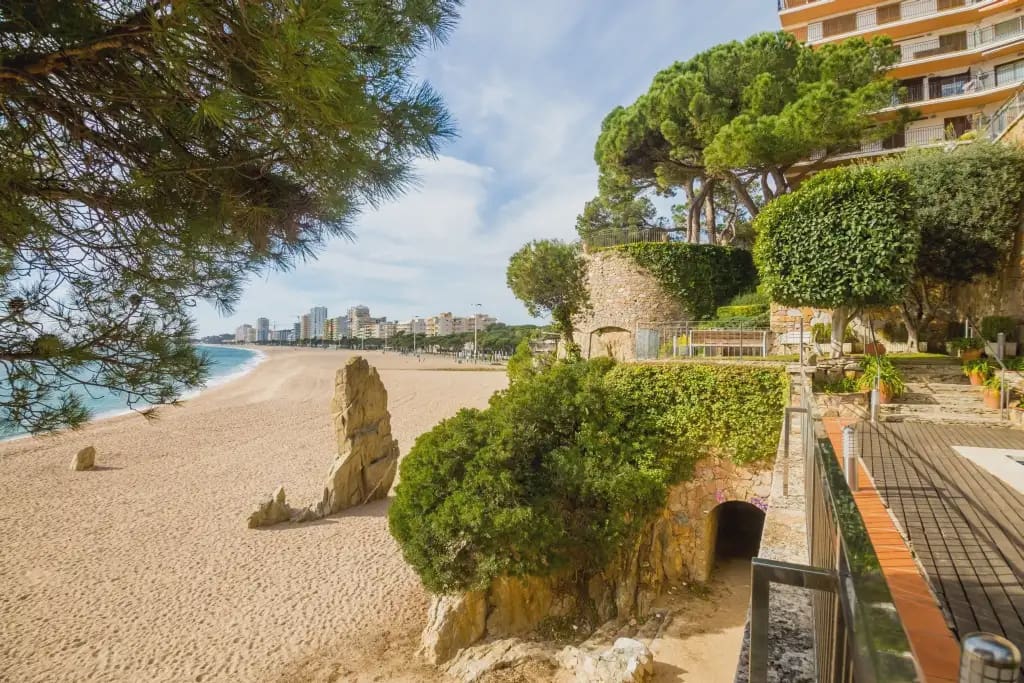 Flat for sale in Platja d'Aro with pool garage - € 665,000 (Ref: 9825811)