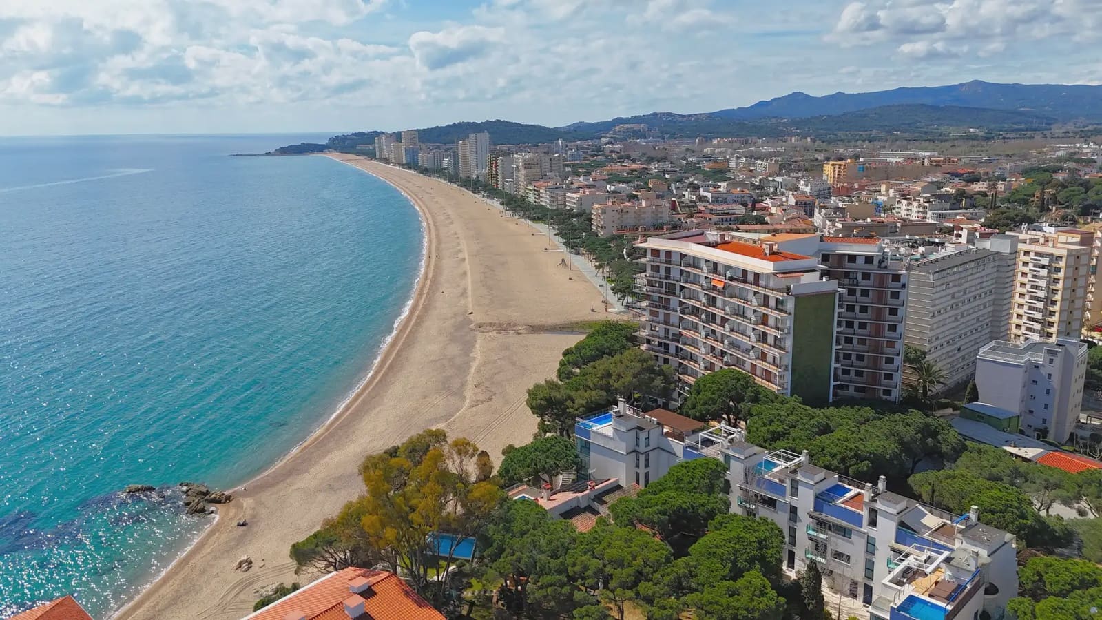 Flat for sale in Platja d'Aro with pool garage - € 665,000 (Ref: 9825811)