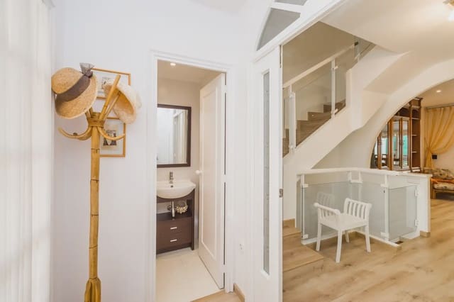 3 soveværelse Byhus til salg i Calonge i Sant Antoni med swimmingpool garage - € 549.000 (Ref: 9828012)