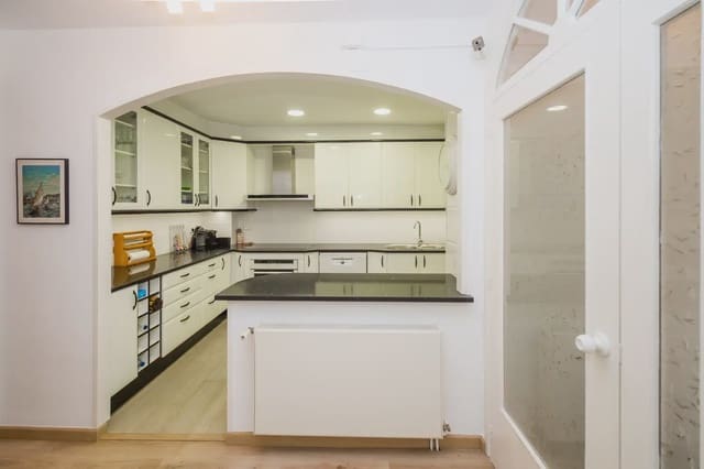 3 soveværelse Byhus til salg i Calonge i Sant Antoni med swimmingpool garage - € 549.000 (Ref: 9828012)