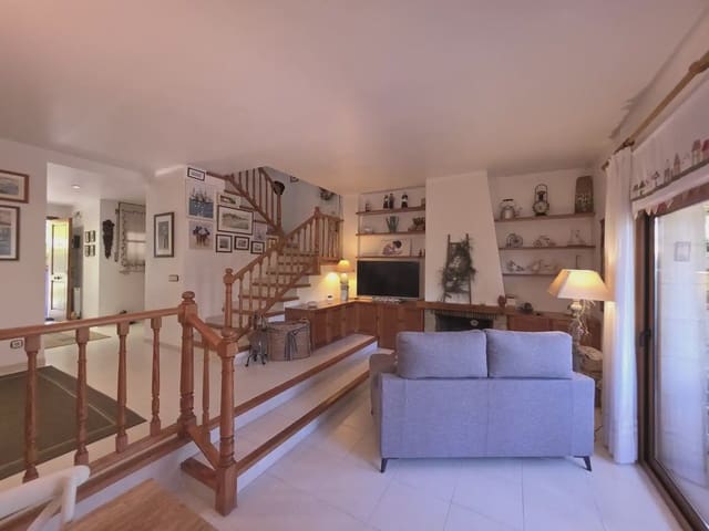 3 soverom Rekkehus til salgs i Platja d'Aro, Castell-Platja d'Aro med svømmebasseng garasje - € 490 000 (Ref: 9844471)