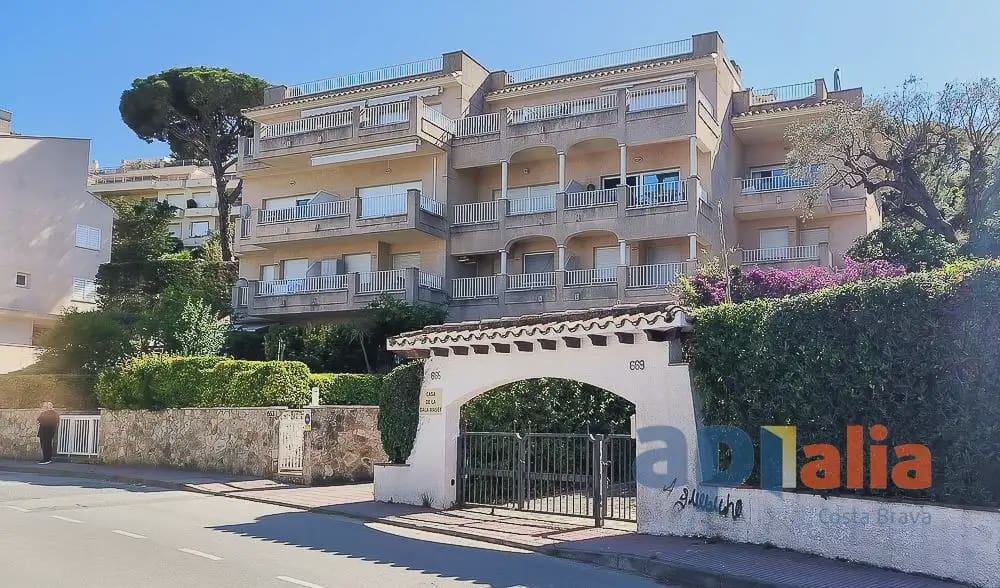 3 camera da letto Appartamento sulla Spiaggia in vendita in S'Agaro con garage - 495.000 € (Rif: 9873988)