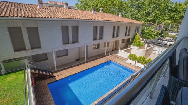 3 soveværelse Lejlighed til salg i Platja d'Aro, Castell-Platja d'Aro med swimmingpool garage - € 449.000 (Ref: 9874377)