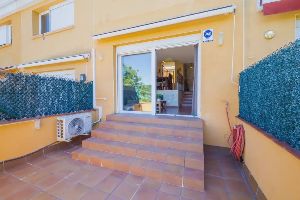 3 sypialnia Dom na sprzedaż w Castell d'Aro z basenem garażem - 360 000 € (Ref: 9904697)
