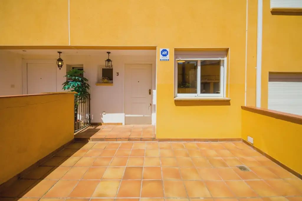 3 sypialnia Dom na sprzedaż w Castell d'Aro z basenem garażem - 360 000 € (Ref: 9904697)