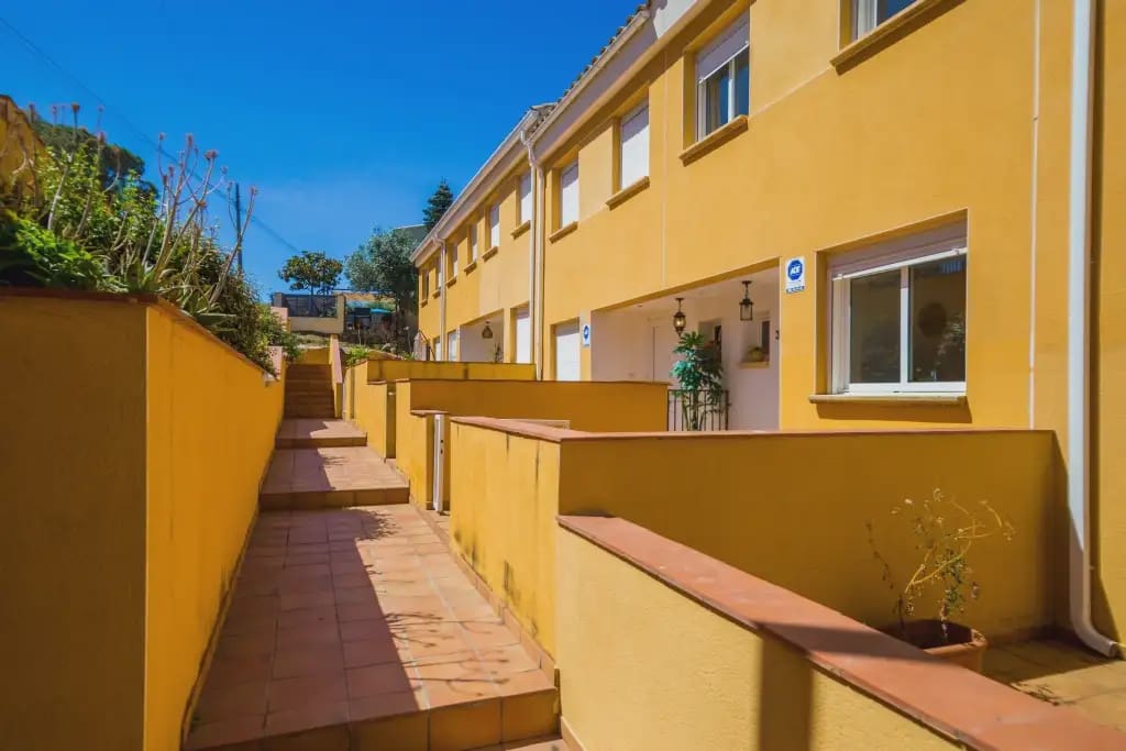 3 sypialnia Dom na sprzedaż w Castell d'Aro z basenem garażem - 360 000 € (Ref: 9904697)