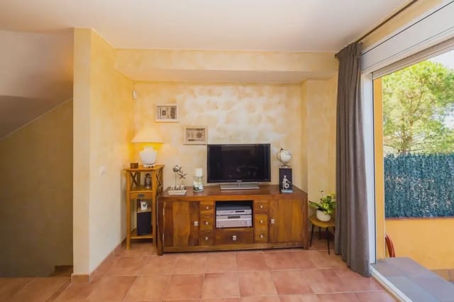 3 soverom Hus til salgs i Castell d'Aro, Castell-Platja d'Aro med svømmebasseng garasje - € 360 000 (Ref: 9904697)