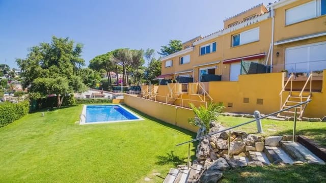 3 soveværelse Byhus til salg i Castell d'Aro, Castell-Platja d'Aro med swimmingpool garage - € 335.000 (Ref: 9928474)