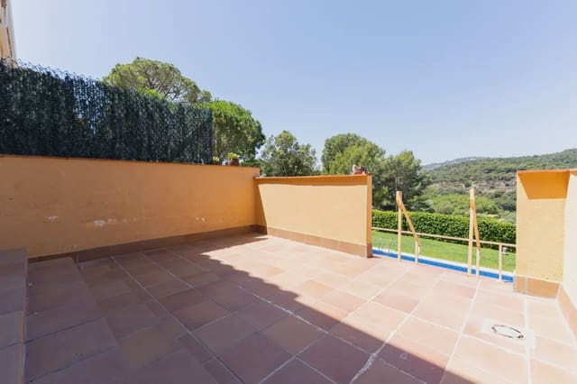 3 soveværelse Byhus til salg i Castell d'Aro, Castell-Platja d'Aro med swimmingpool garage - € 335.000 (Ref: 9928474)