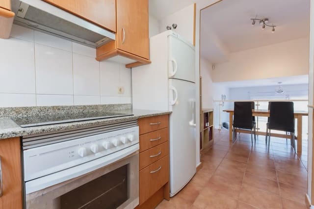 3 soveværelse Byhus til salg i Castell d'Aro, Castell-Platja d'Aro med swimmingpool garage - € 335.000 (Ref: 9928474)