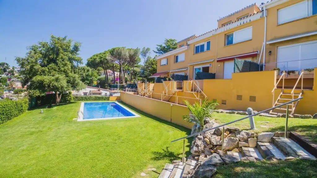 Casa de 3 habitaciones en Castell d'Aro en venta con piscina garaje - 335.000 € (Ref: 9928474)