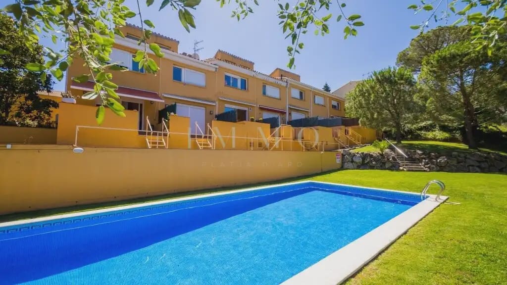 Casa de 3 habitaciones en Castell d'Aro en venta con piscina garaje - 335.000 € (Ref: 9928474)